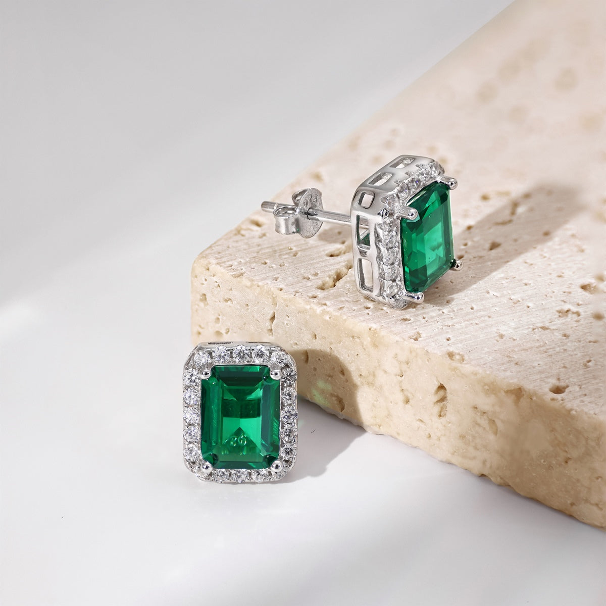 Pomuse Luxurious Dainty Emerald Cut Banquet Earrings