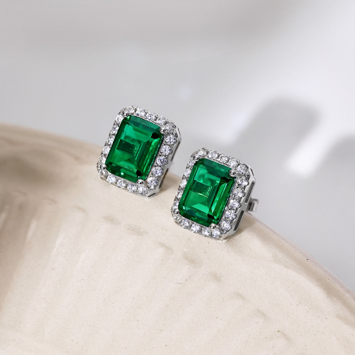 Pomuse Luxurious Dainty Emerald Cut Banquet Earrings