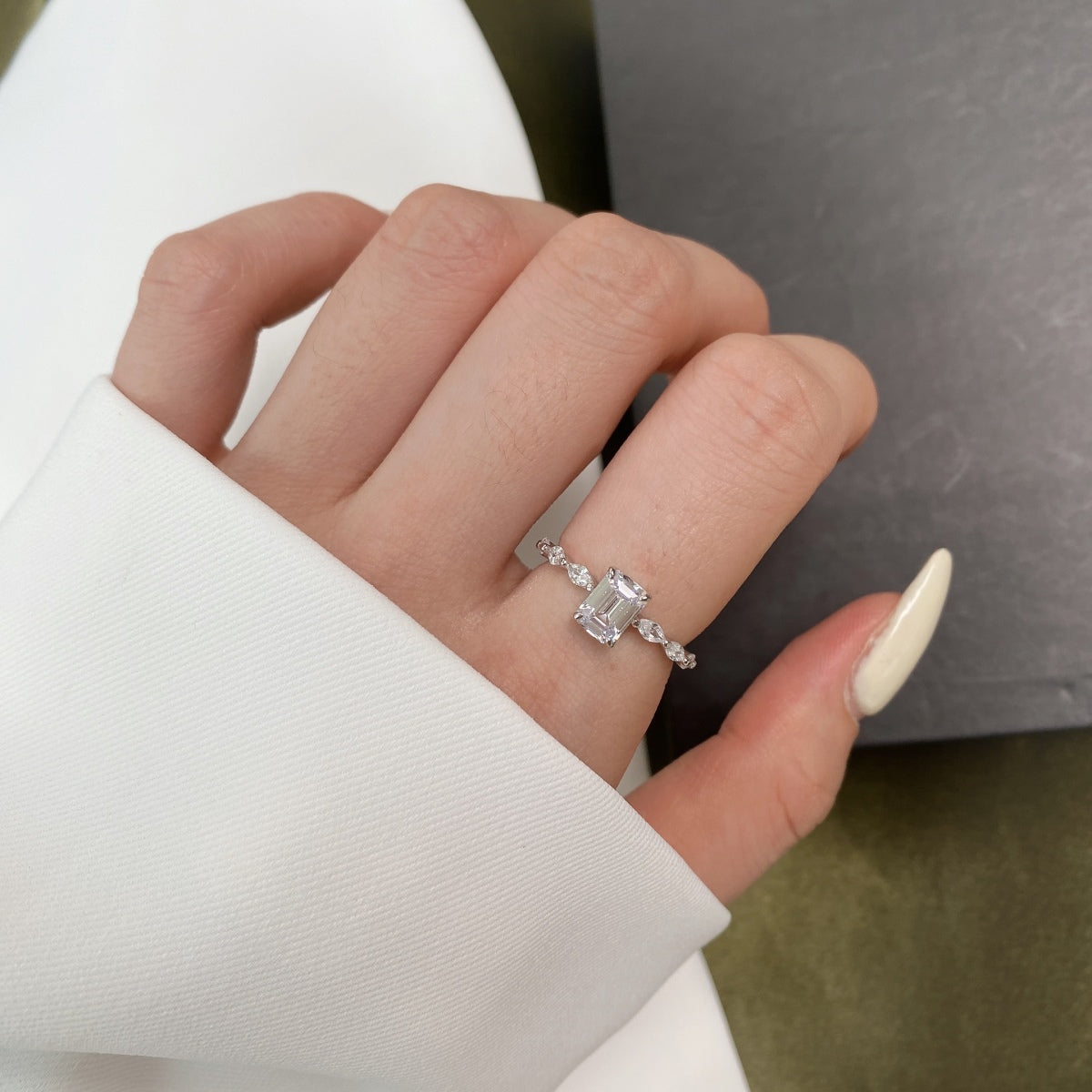 Pomuse 1.0 Carat Dainty Resplendent Radiant Cut Daily Ring