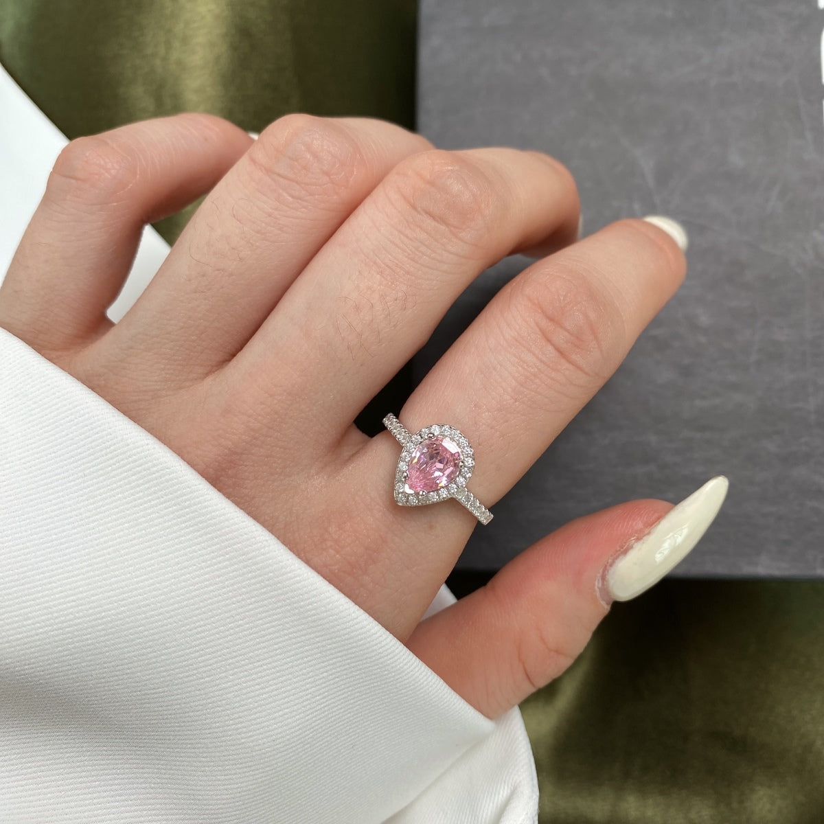 Pomuse 1.0 Carat Luxurious Resplendent Water Drop Shape Wedding Ring