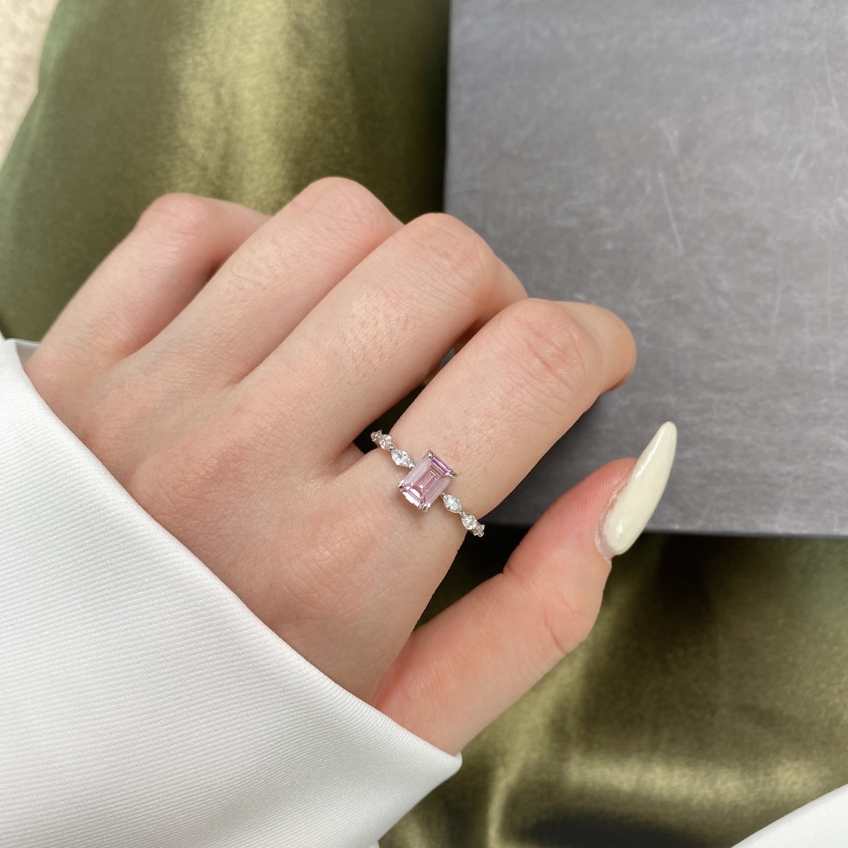 Pomuse 1.0 Carat Dainty Resplendent Radiant Cut Daily Ring