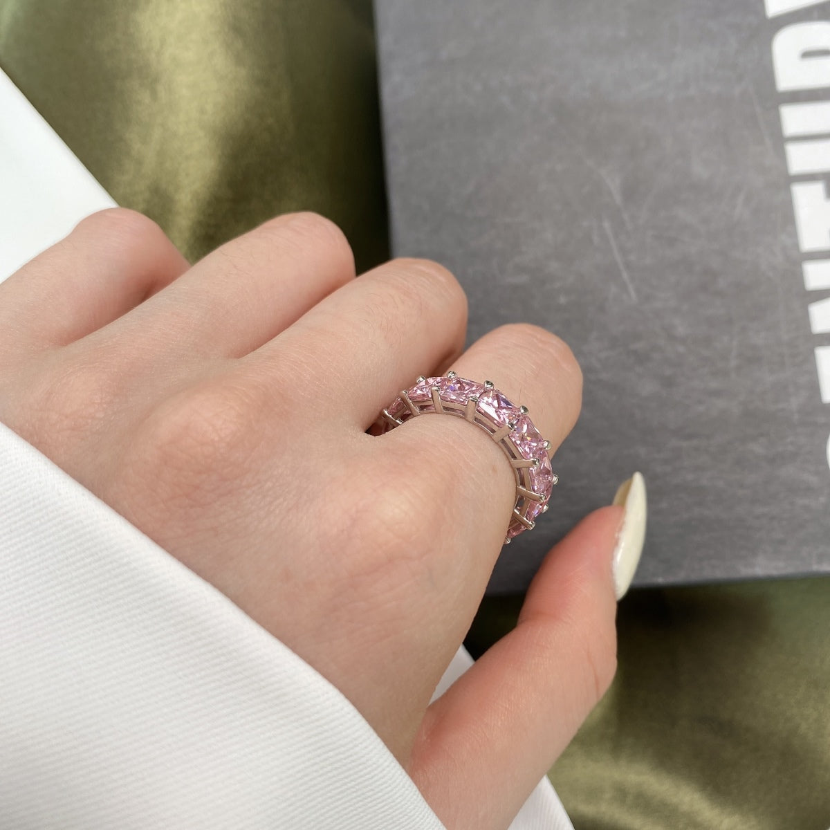 Pomuse – Eleganter Tennisring im Prinzessschliff