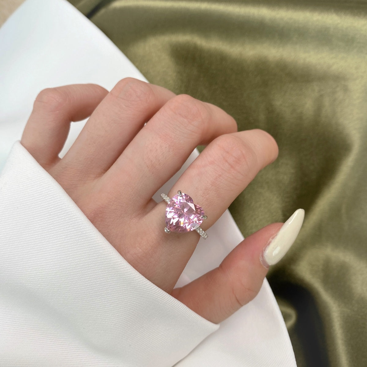 Pomuse 6.0 Carat Luxurious Sparkling Romantic Heart Cut Lover Ring