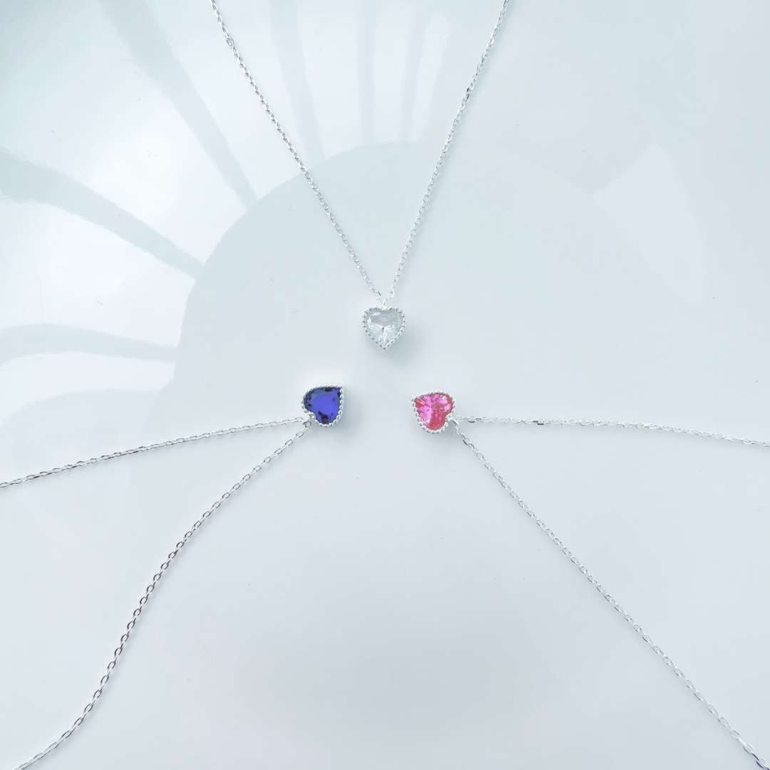 Pomuse Ornate Heart Shape Necklace