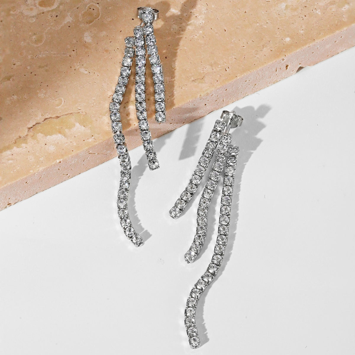 Pomuse Luxurious Dainty Banquet Earrings