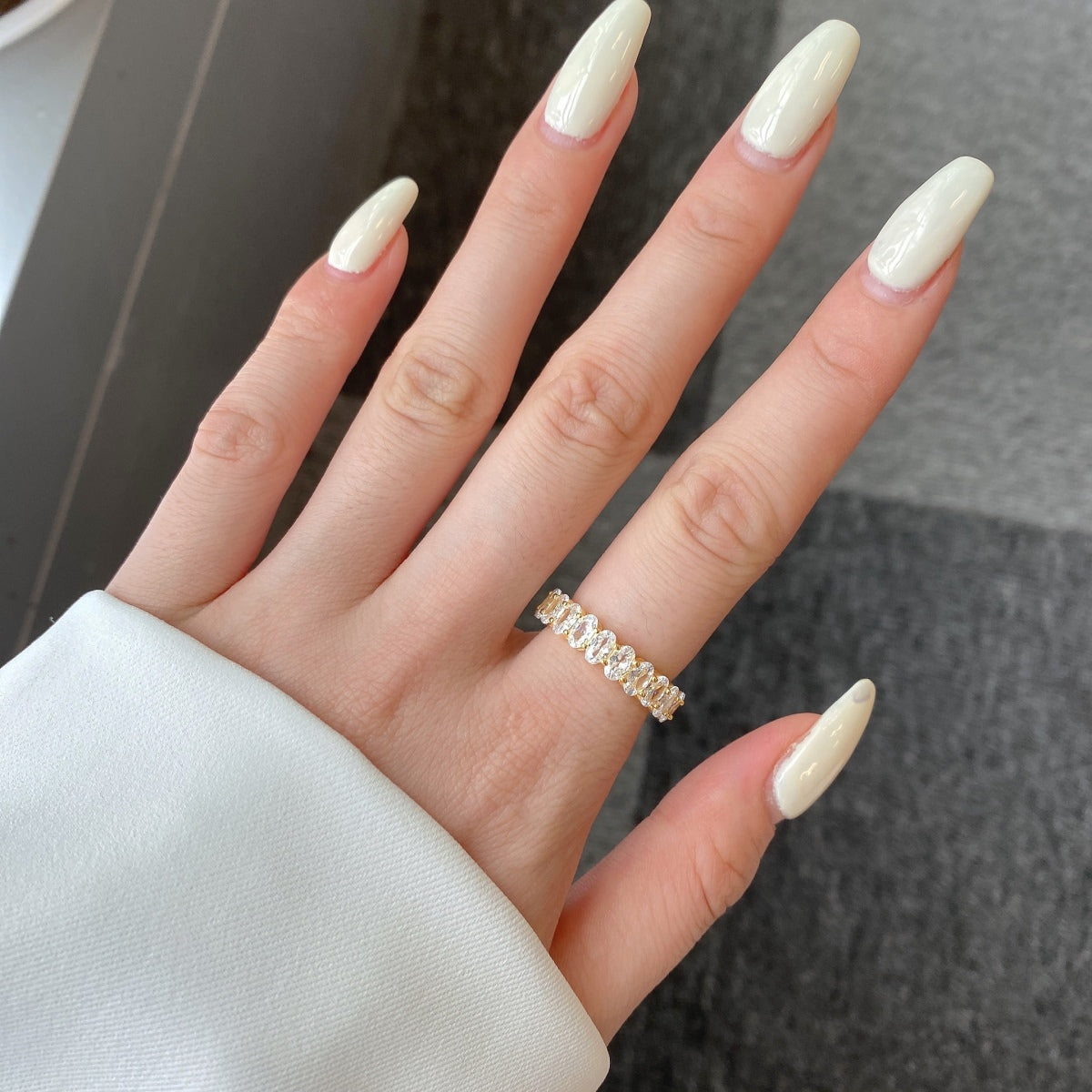 Pomuse Ornate Oval Cut Tennis Ring