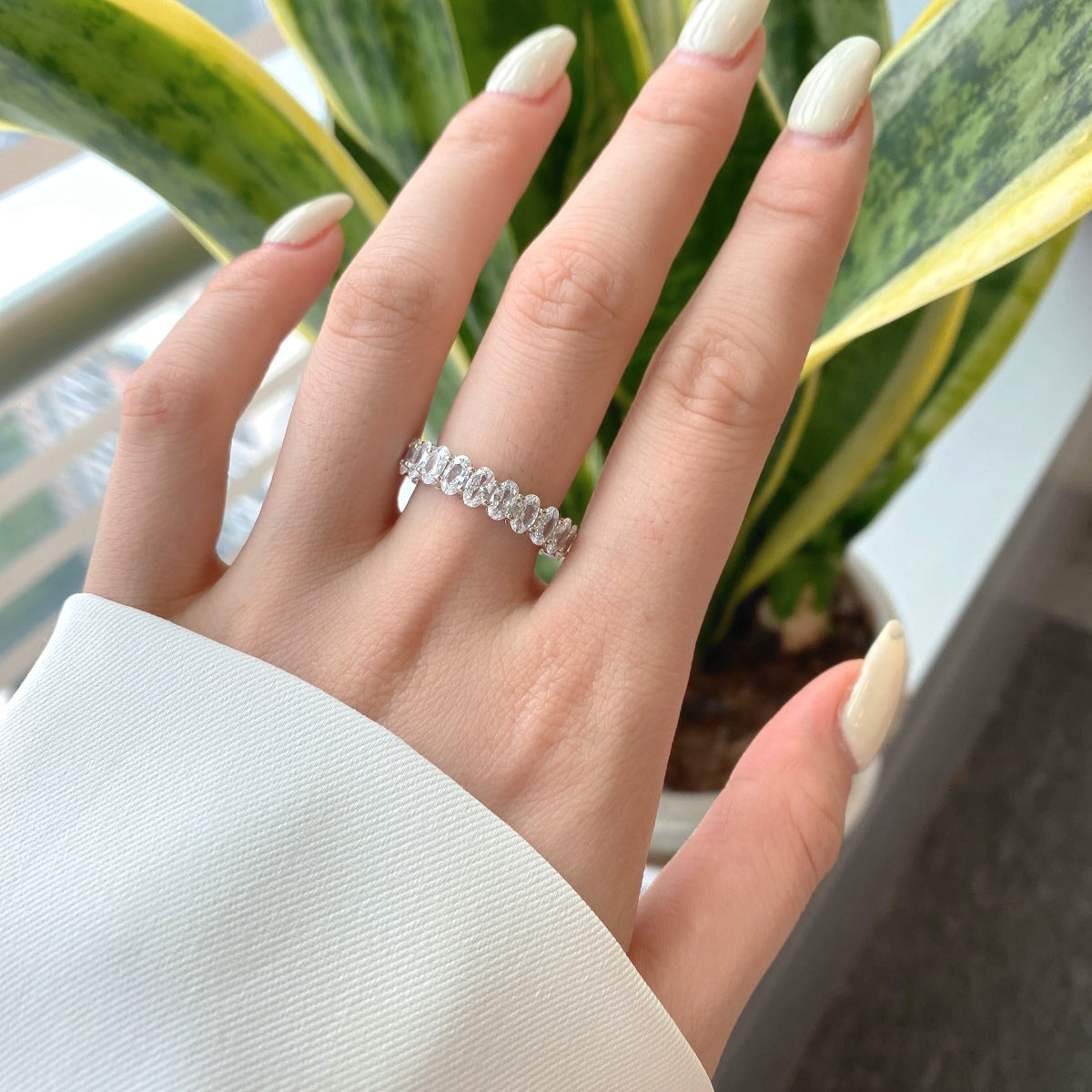 Pomuse Ornate Oval Cut Tennis Ring