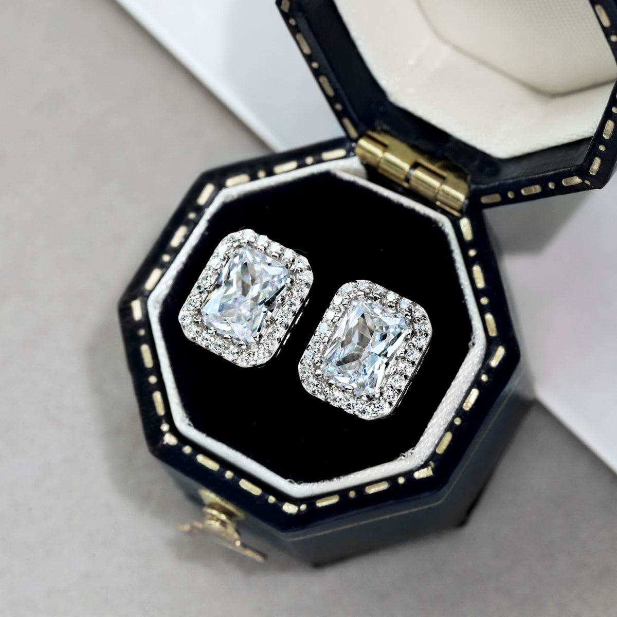 Pomuse 1.0 Carat Luxurious Dainty Emerald Cut Daily Earrings