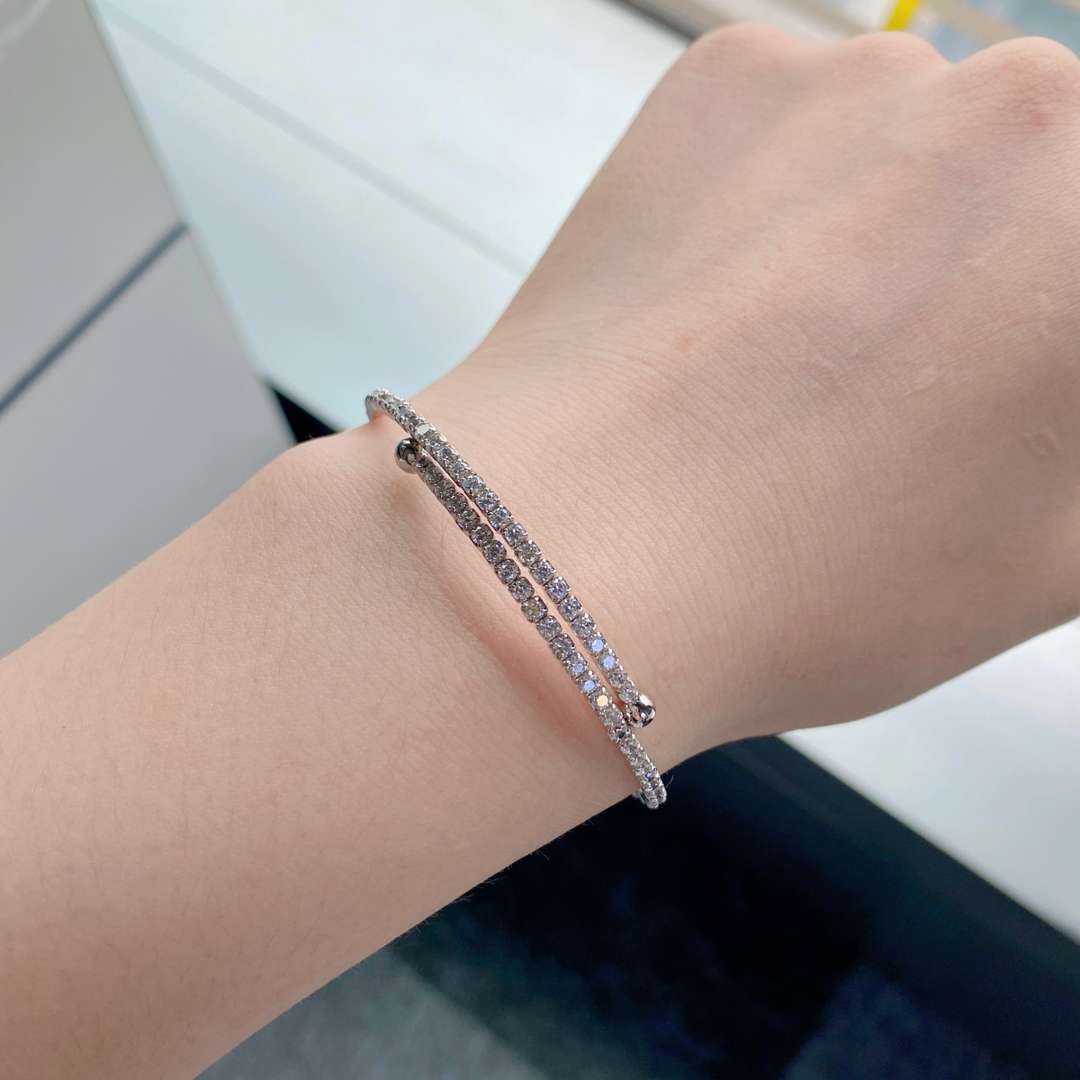 Pomuse Row of Diamonds Round Fashion Bracelet