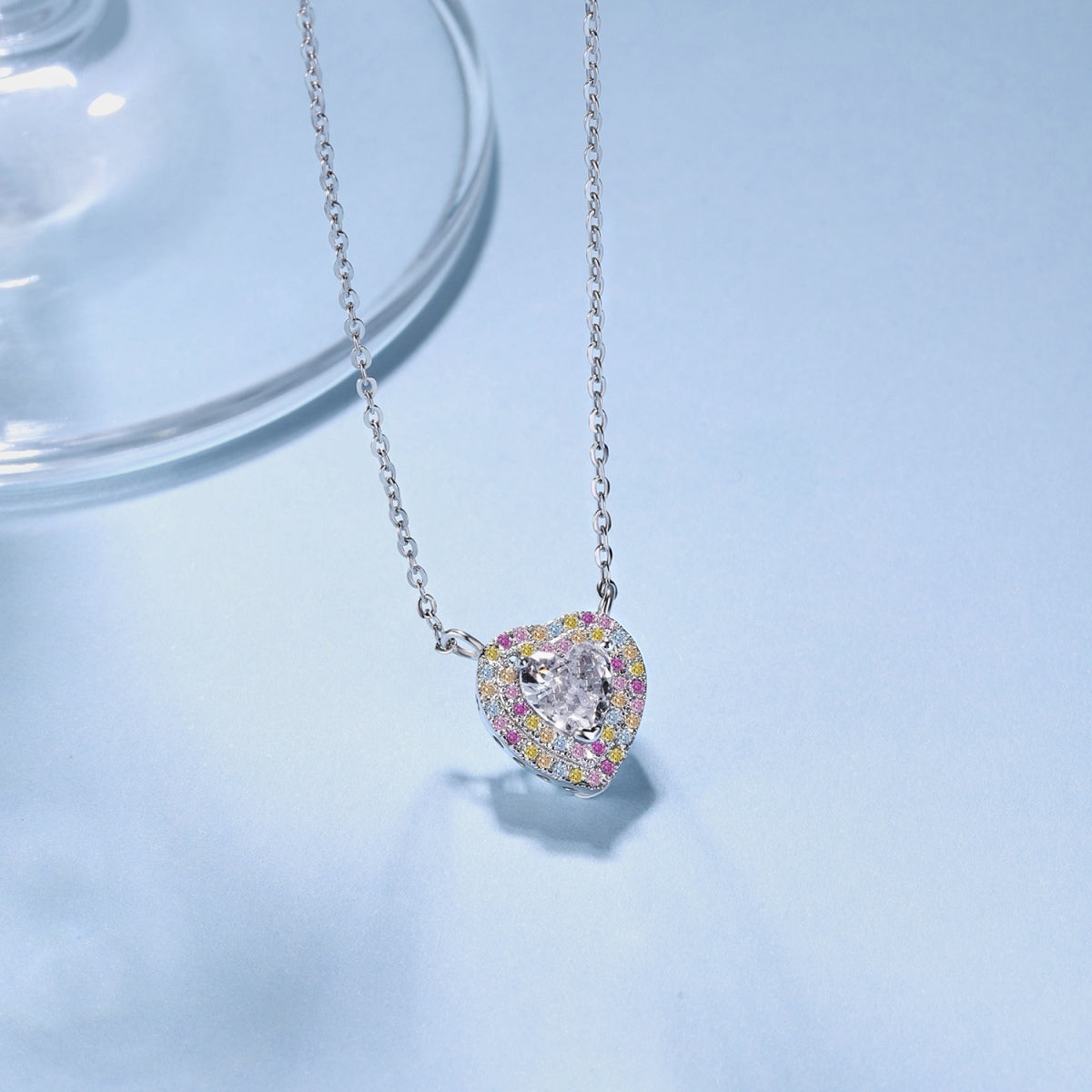Pomuse – Exquisite Halskette in Herzform