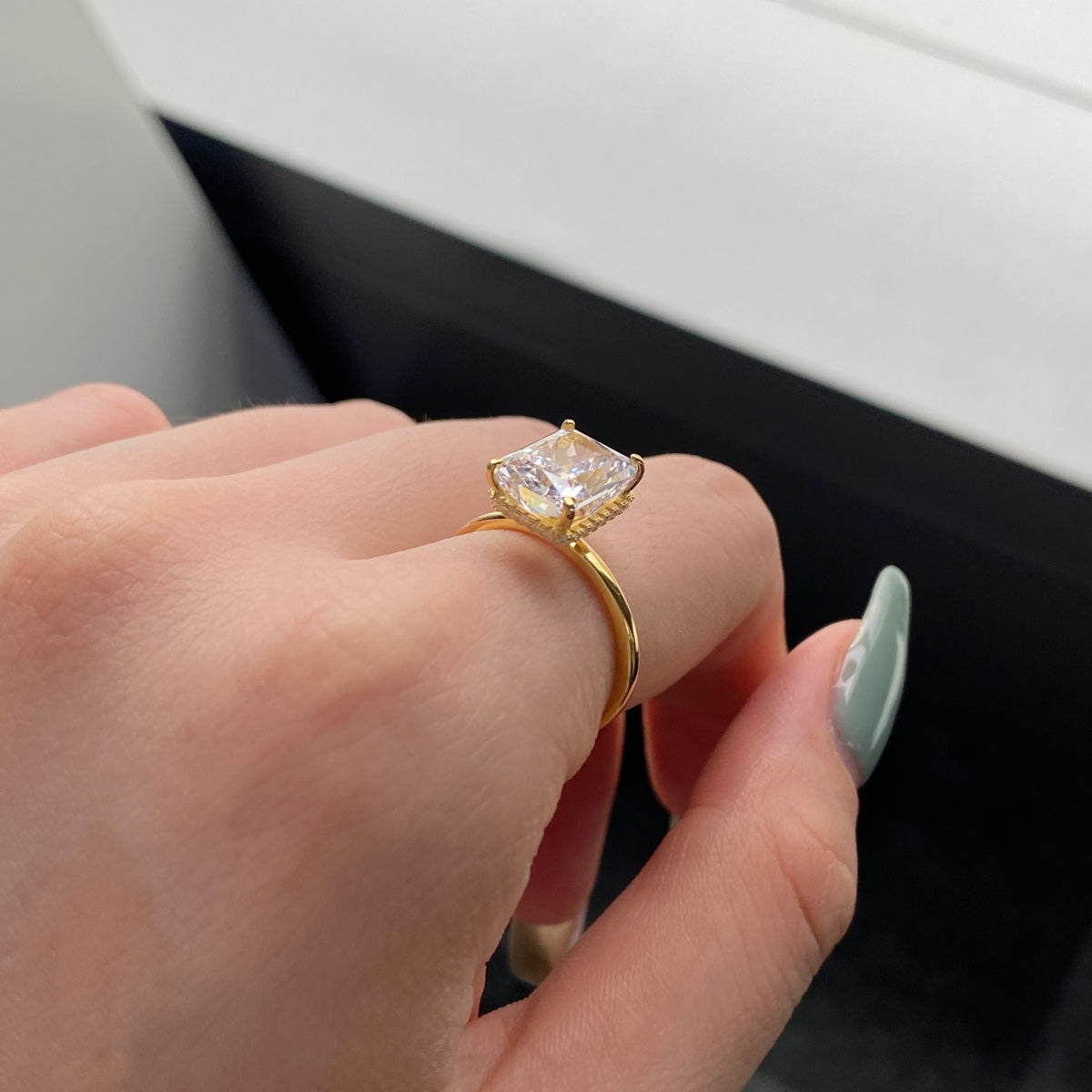 Pomuse 4.0 Carat Ornate Enchanting Radiand Cut Banquet Ring