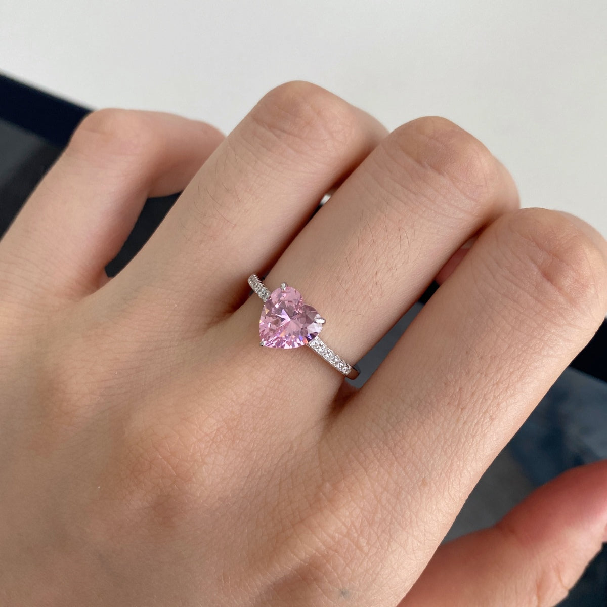 Pomuse 2.0 Carat Dazzling Lustrous Heart Cut Lover Ring