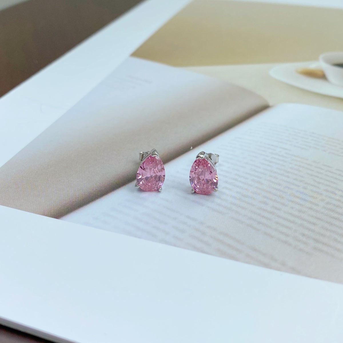 Pomuse Ornate Water Drop Shape Earrings