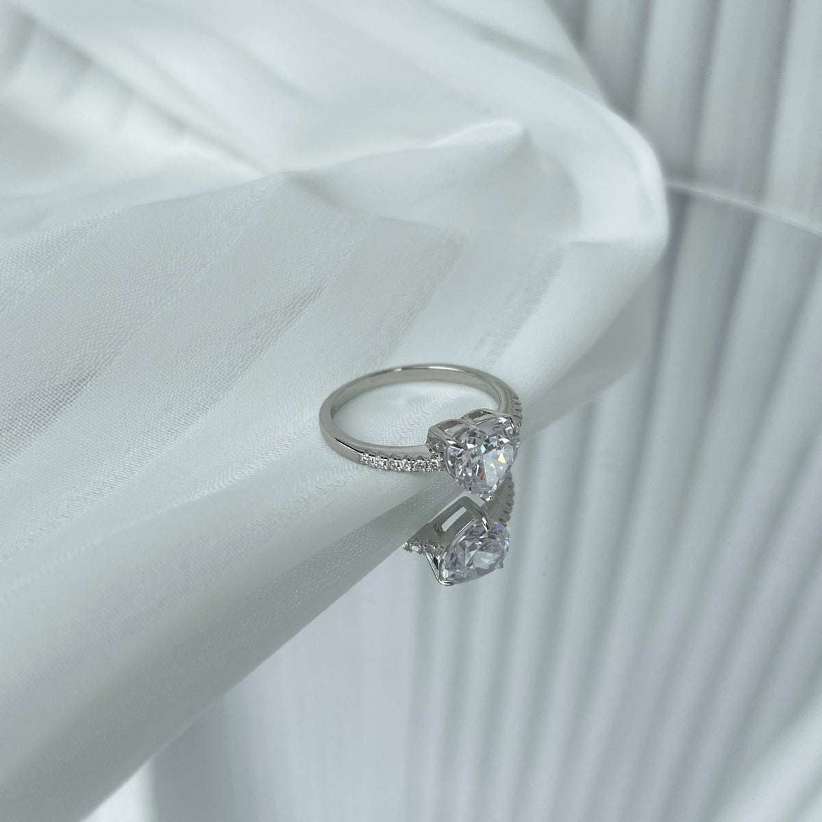 Pomuse 2.0 Carat Dazzling Lustrous Heart Cut Lover Ring
