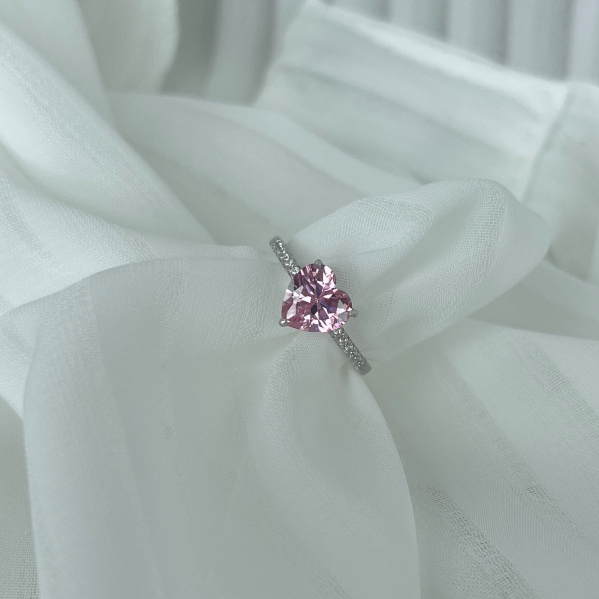 Pomuse 2.0 Carat Dazzling Lustrous Heart Cut Lover Ring