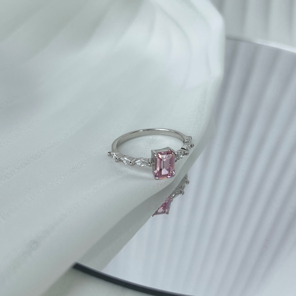 Pomuse 1.0 Carat Dainty Resplendent Radiant Cut Daily Ring