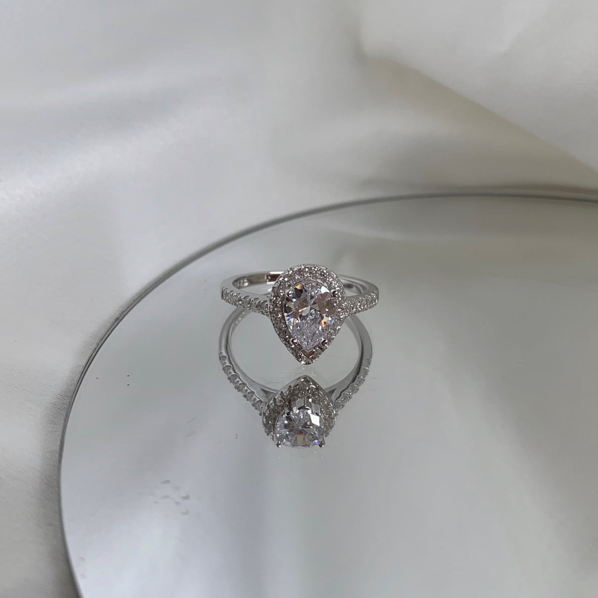 Pomuse 1.0 Carat Luxurious Resplendent Water Drop Shape Wedding Ring