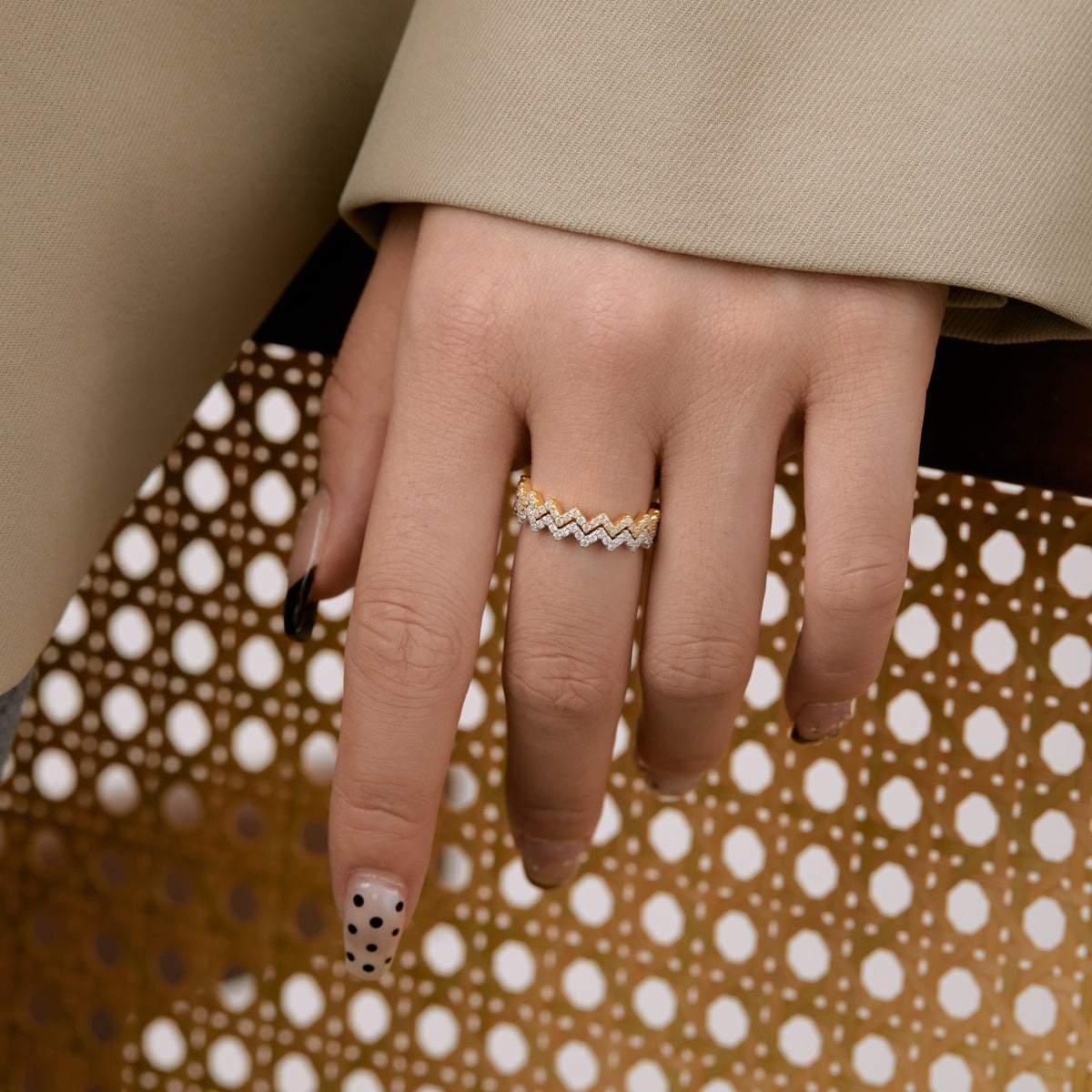 Pomuse Delicate Enchanting Wave Shape Daily Ring