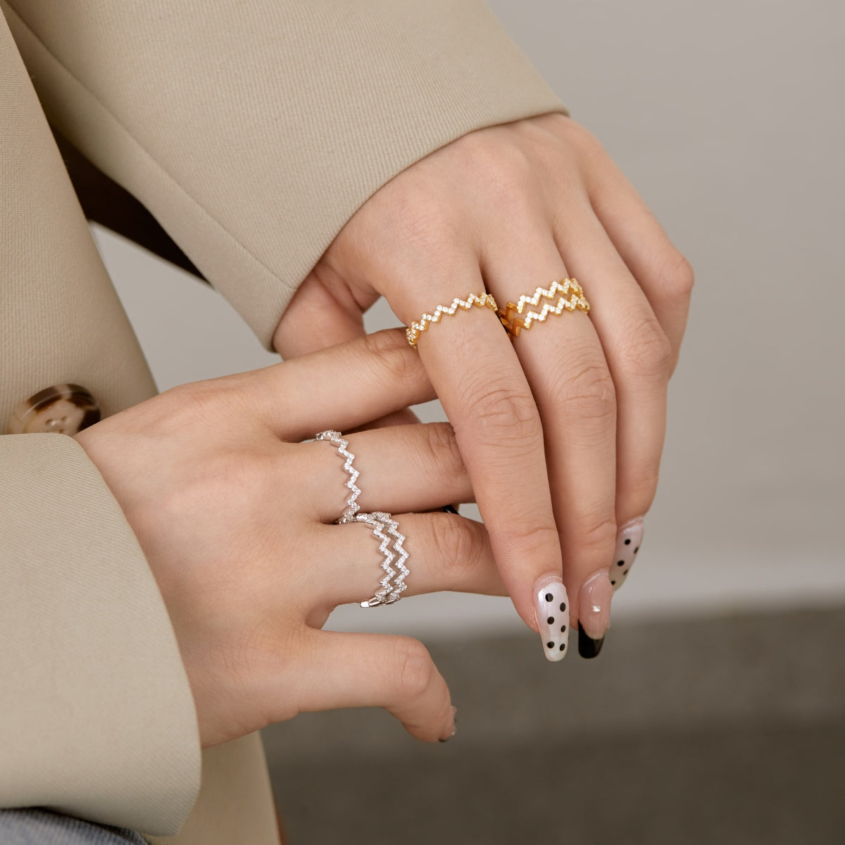 Pomuse Delicate Enchanting Wave Shape Daily Ring