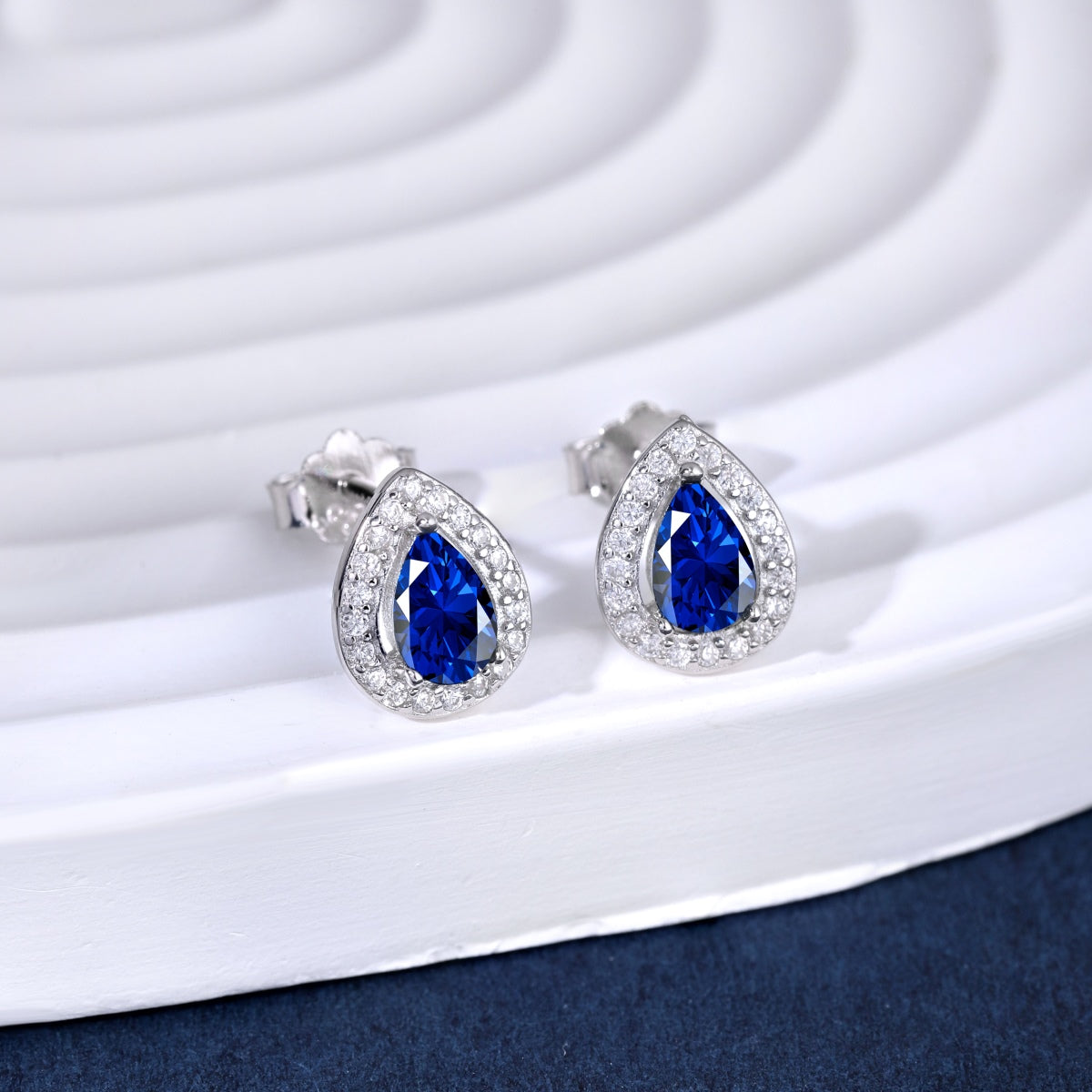 Pomuse Luxurious Water Drop Shape Earrings
