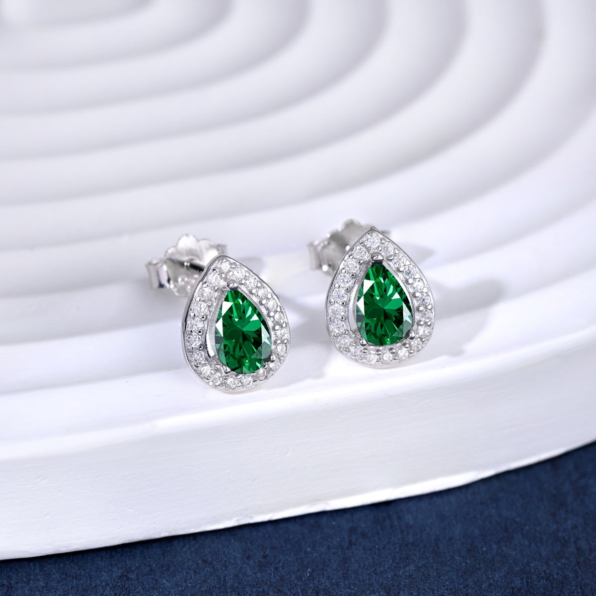 Pomuse Luxurious Water Drop Shape Earrings