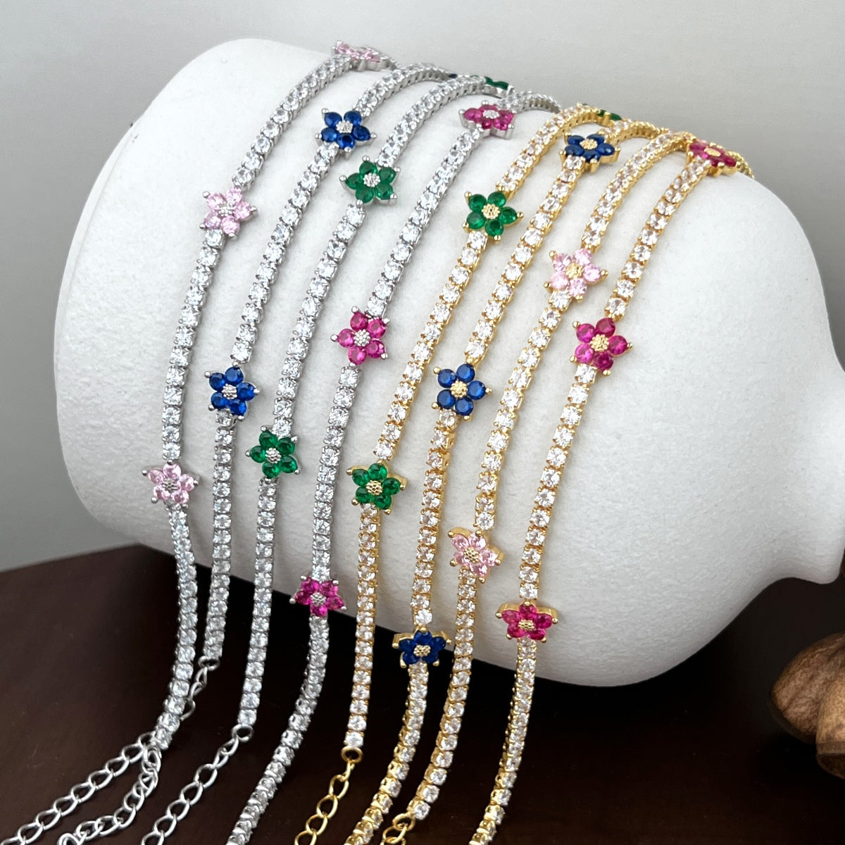 Pomuse Sparkling Flower Shape Tennis Bracelet