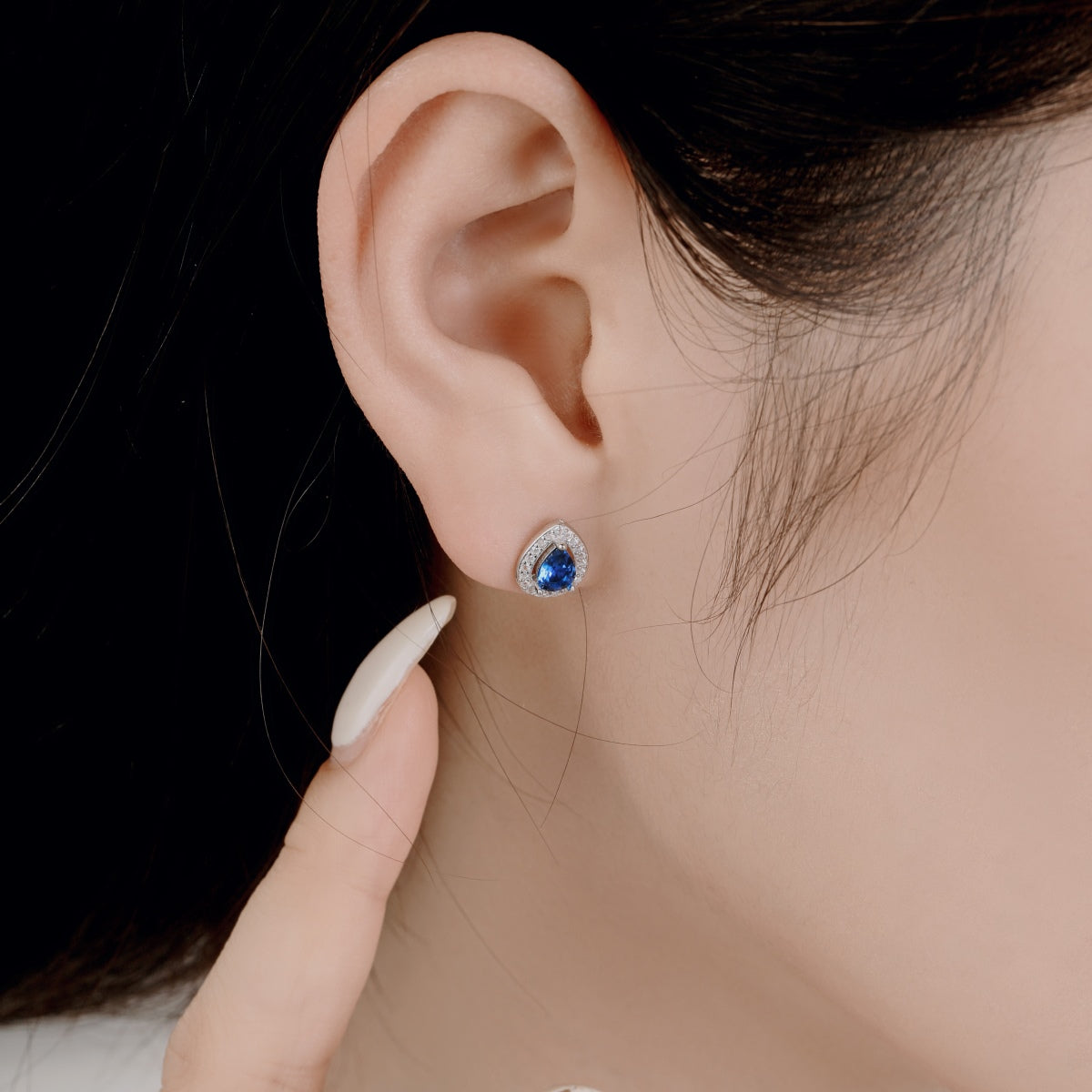Pomuse Luxurious Water Drop Shape Earrings