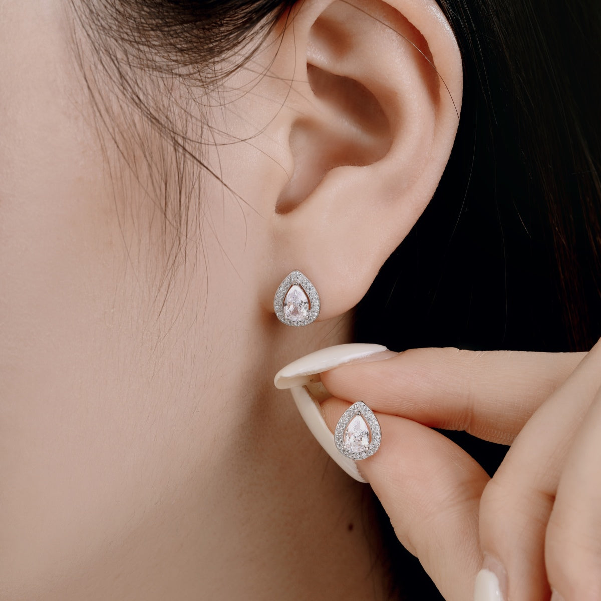 Pomuse Luxurious Water Drop Shape Earrings