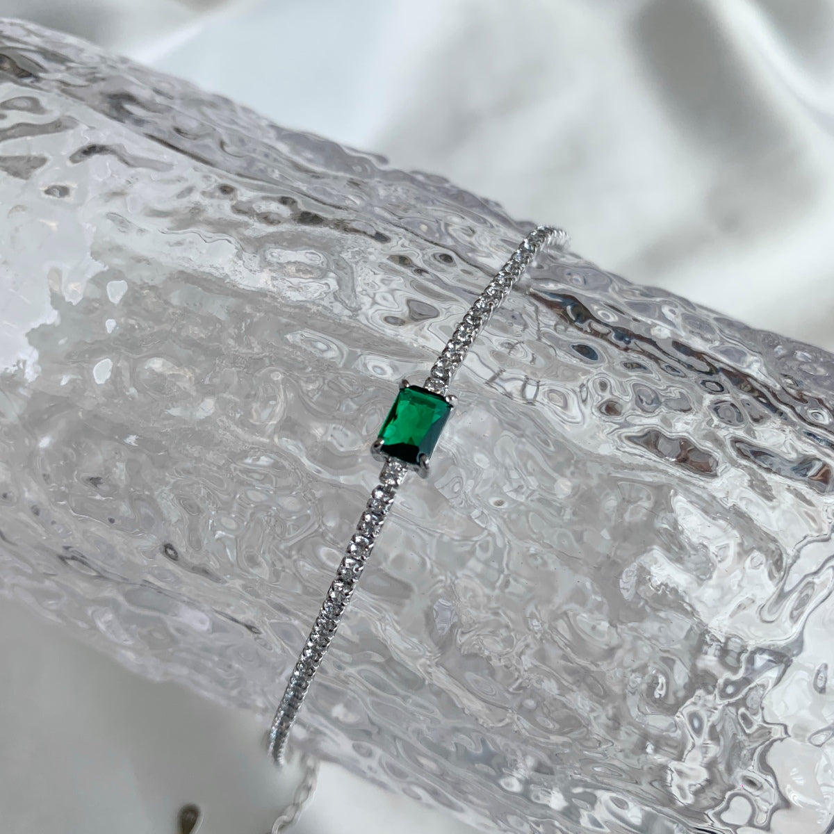Pomuse 1.0 Carat Unique Emerald Cut Banquet Bracelet