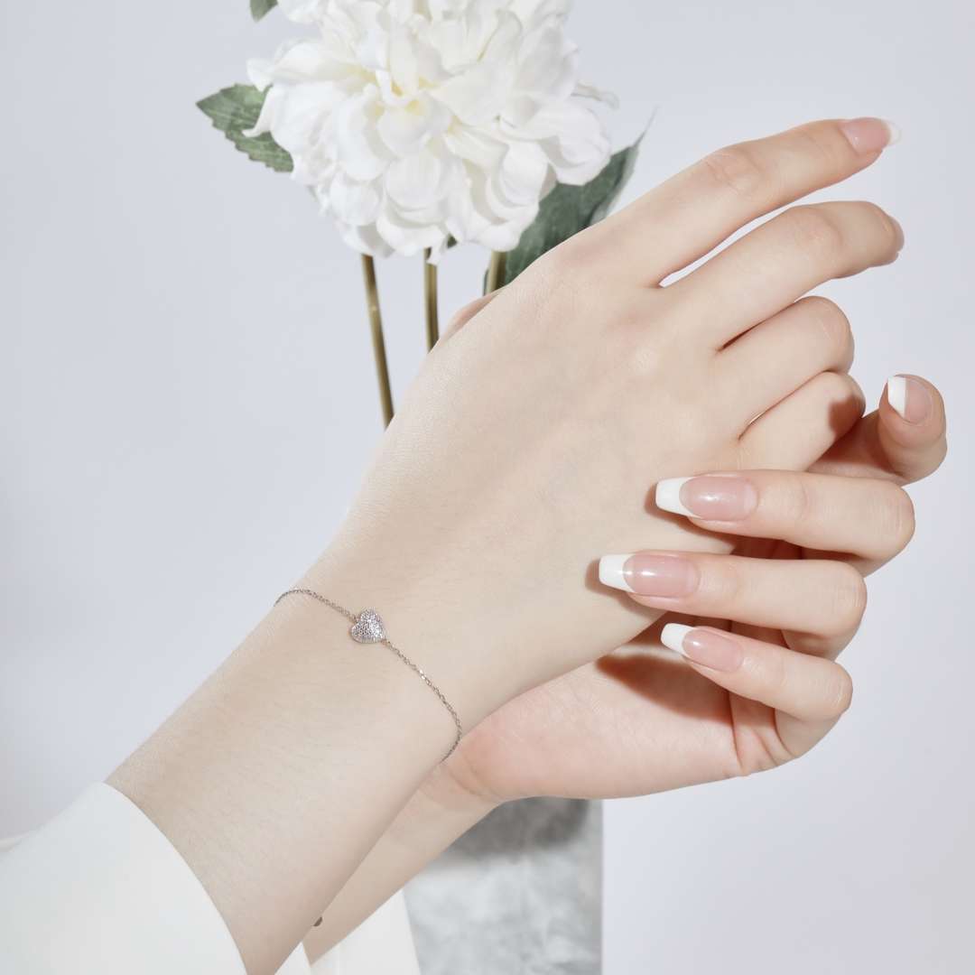 Pomuse – Sanftes und vielseitiges Armband in Herzform