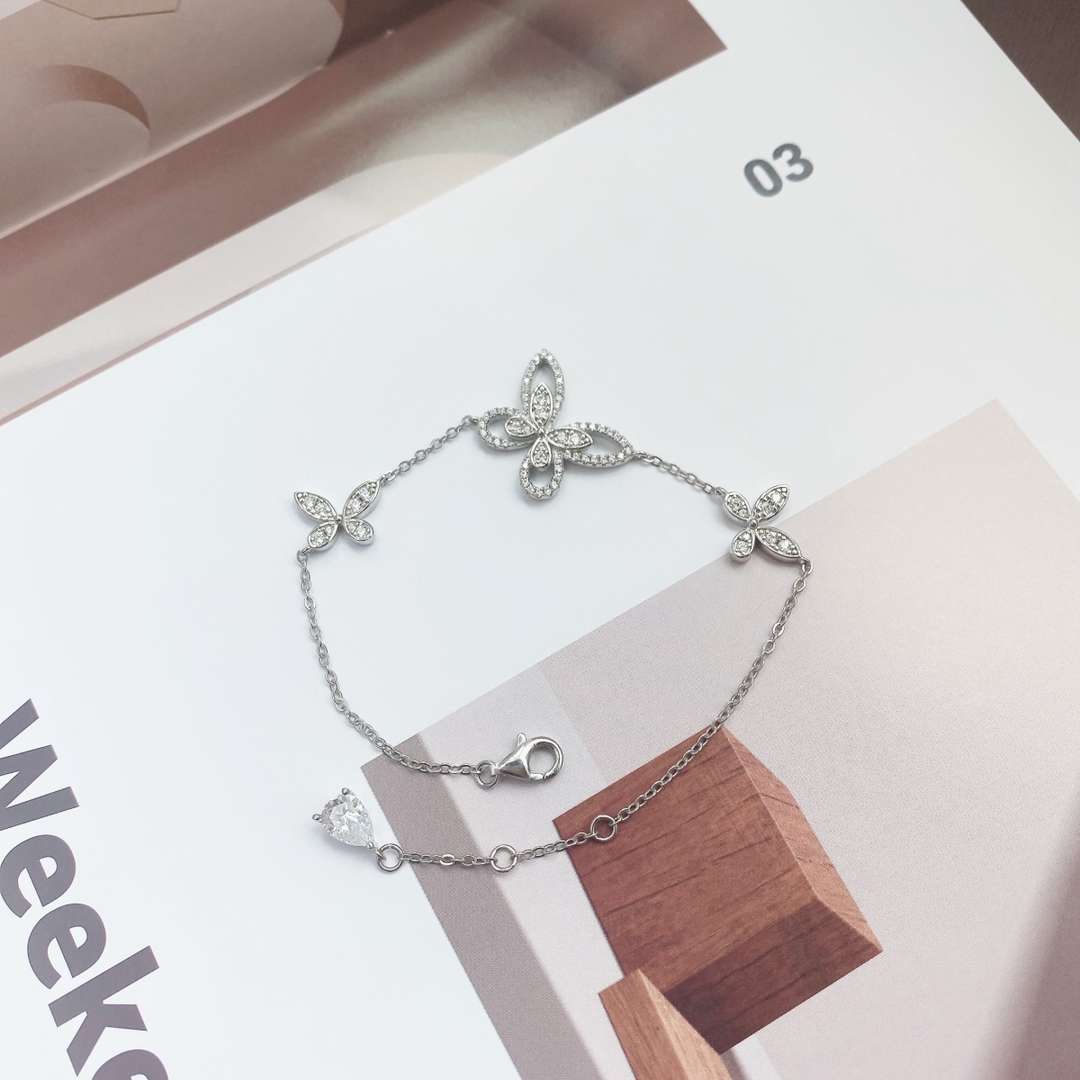 Pomuse Delicate Butterfly Pendant Bracelet