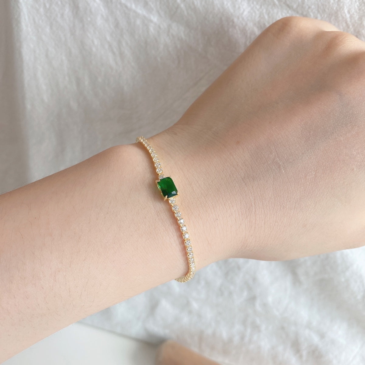 Pomuse 1.0 Carat Unique Emerald Cut Banquet Bracelet