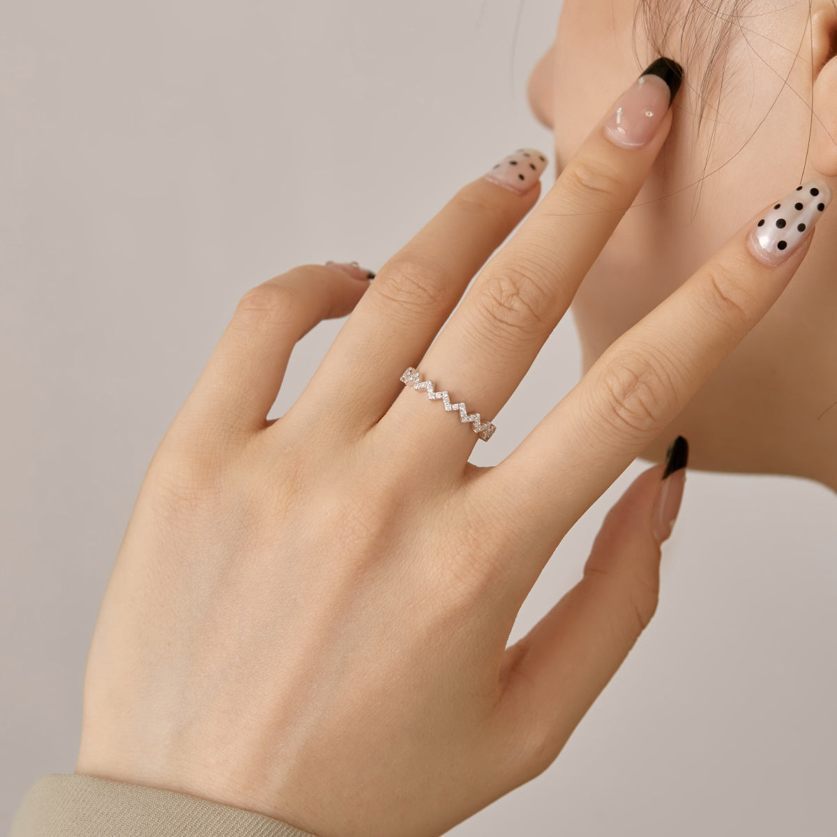 Pomuse Delicate Enchanting Wave Shape Daily Ring