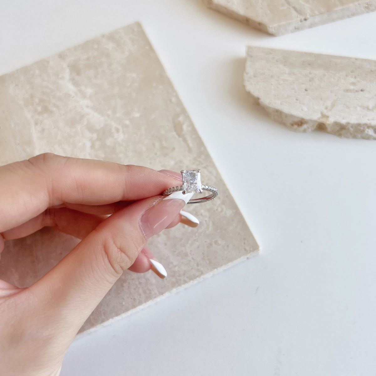 Pomuse 2.0 Carat Dazzling Sparkling Radiant Cut Party Ring