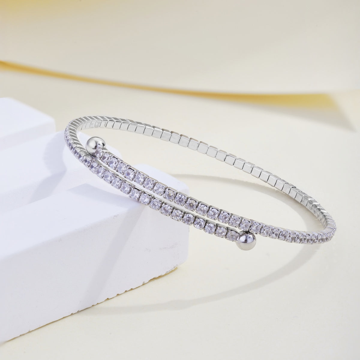 Pomuse Row of Diamonds Round Fashion Bracelet