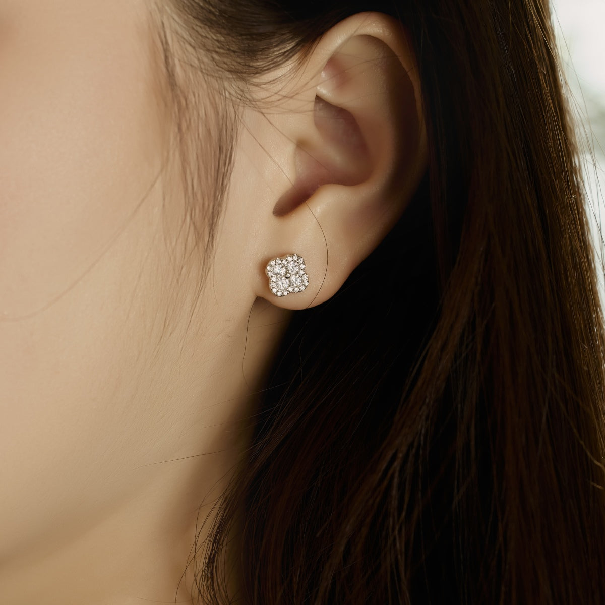 Pomuse Four-Leaf Clover Flower Shaped Earrings