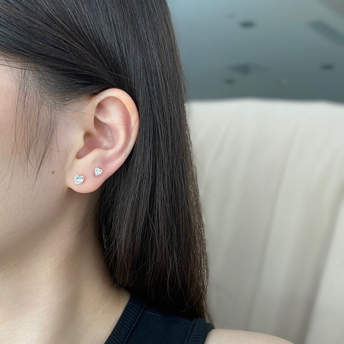 Pomuse Sparkling Heart Shaped Simple Earrings