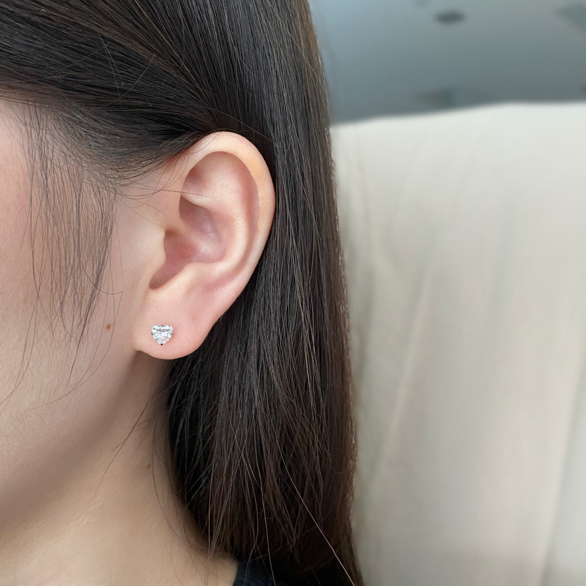 Pomuse Sparkling Heart Shaped Simple Earrings