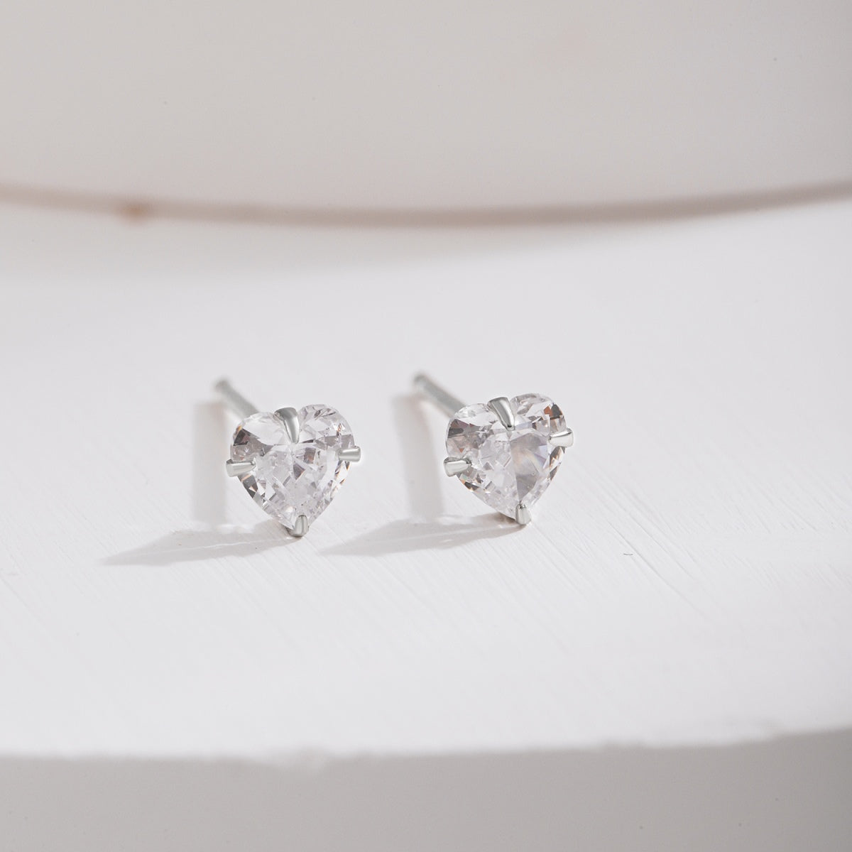 Pomuse Sparkling Heart Shaped Simple Earrings
