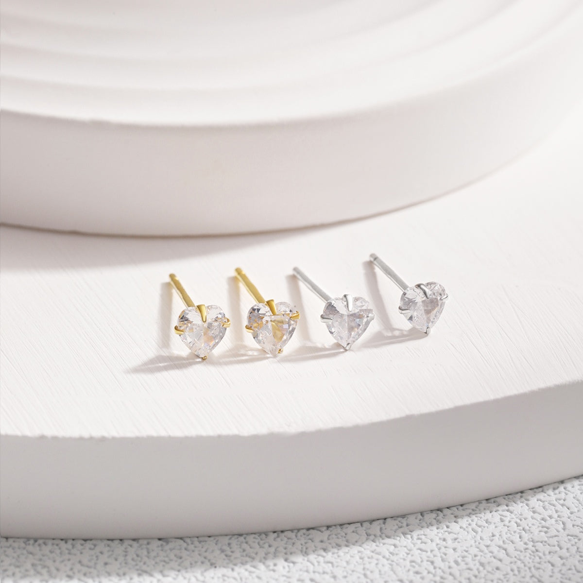 Pomuse Sparkling Heart Shaped Simple Earrings