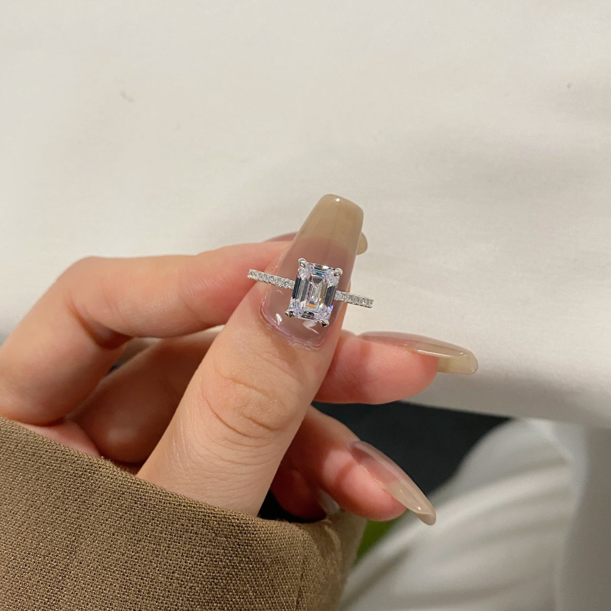 Pomuse 2.0 Carat Scintillating Ornate Radiant Cut Party Ring