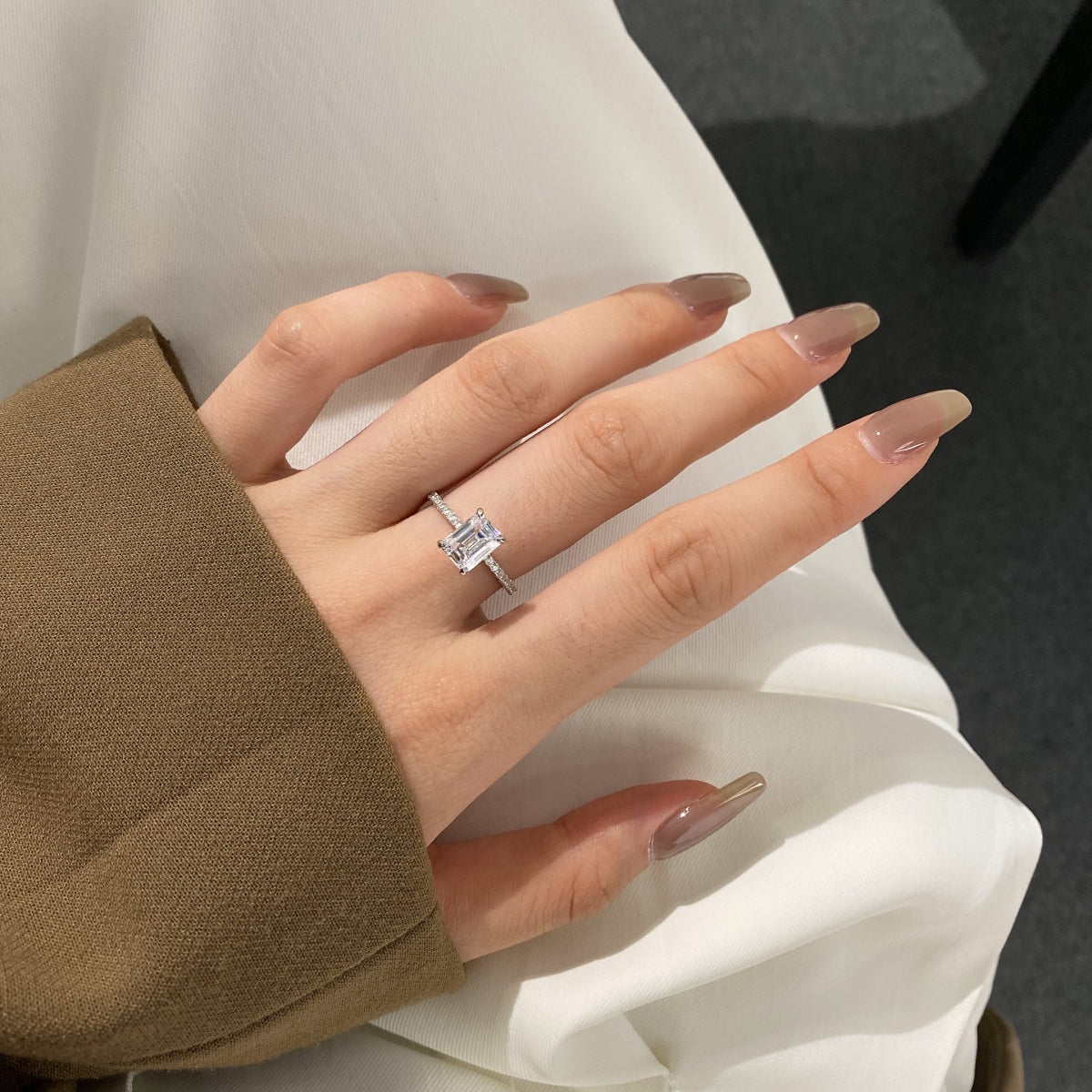 Pomuse 2.0 Carat Scintillating Ornate Radiant Cut Party Ring