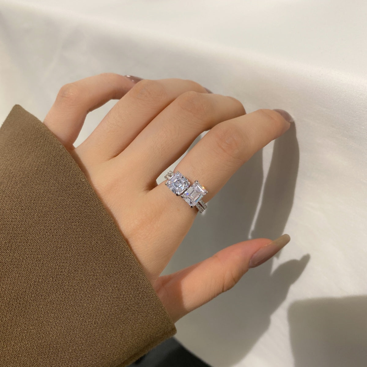 Pomuse 2.0 Carat Scintillating Ornate Radiant Cut Party Ring