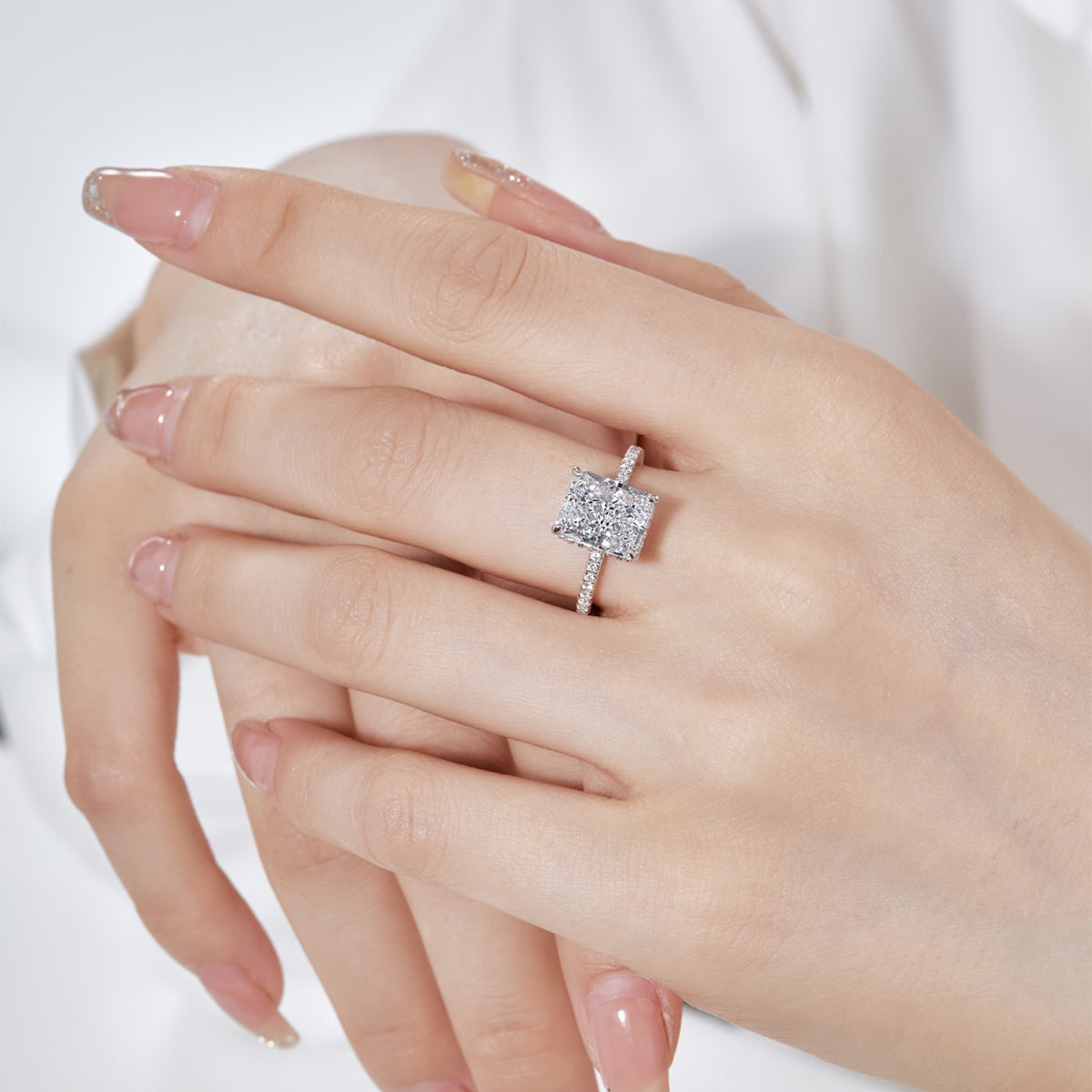 Pomuse 4.0 Carat Luxurious Engagement Ring