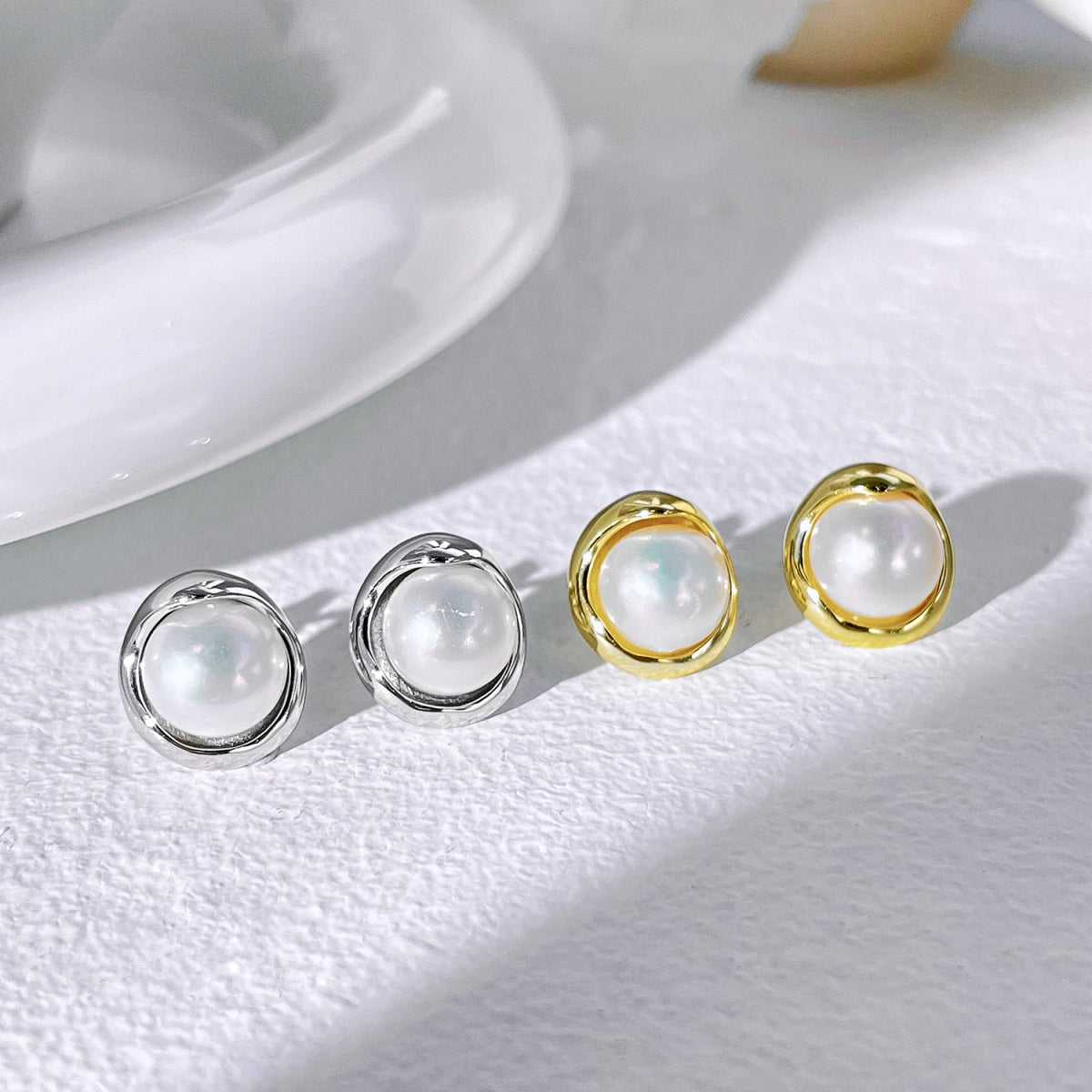 Pomuse Dainty Bread Pearl Earrings