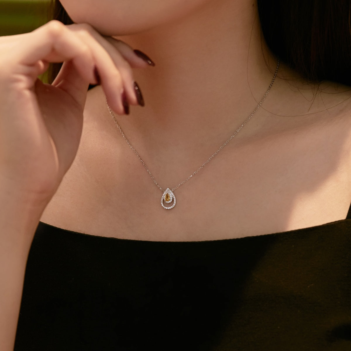 Pomuse Sparkling Pear Cut Necklace