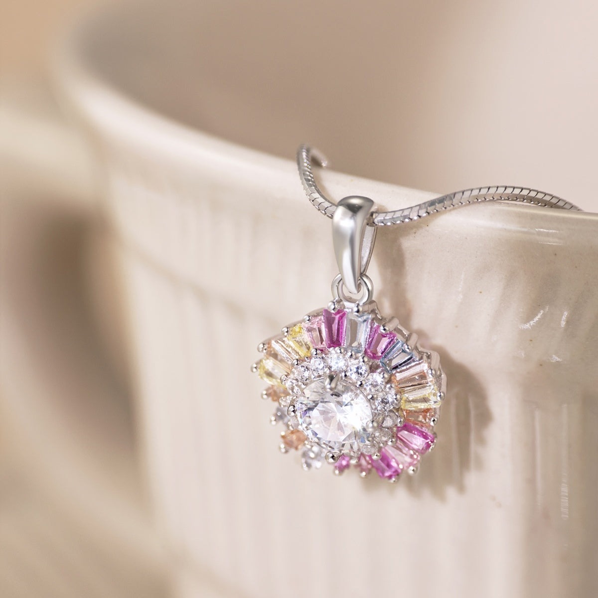 Pomuse Charming Flower Colorful Necklace