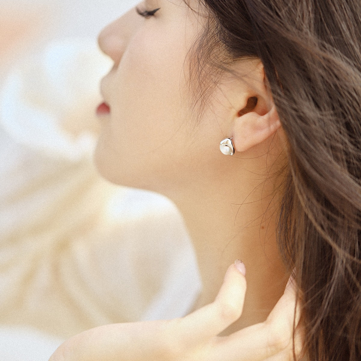 Pomuse Dainty Bread Pearl Earrings