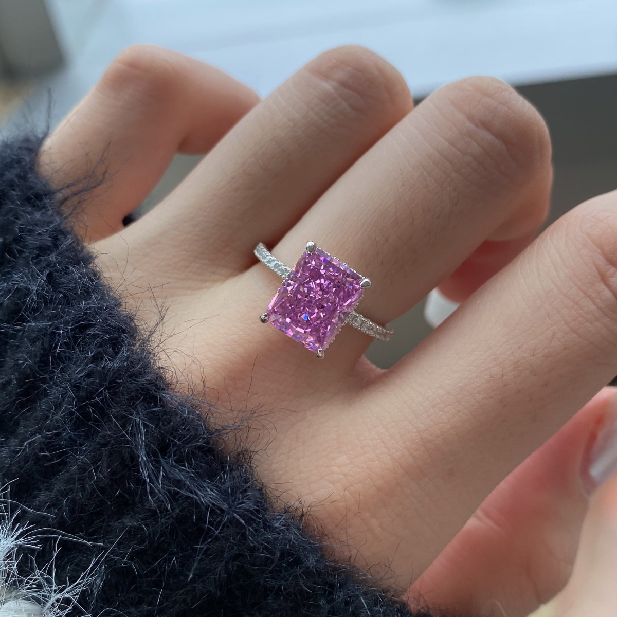 Pomuse 4.0 Carat Luxurious Engagement Ring