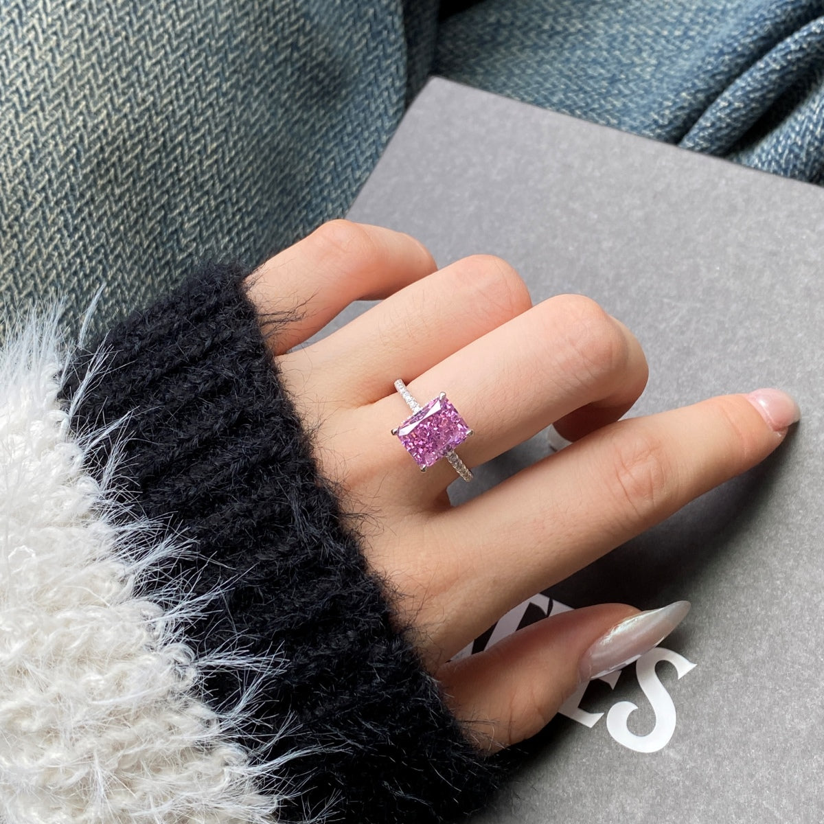 Pomuse 4.0 Carat Luxurious Engagement Ring